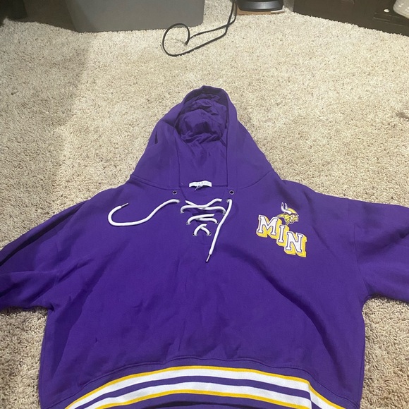 Wear by erin andrews Sweaters - Wear by Erin Andrews Purple MN Vikings Cropped Hoodie